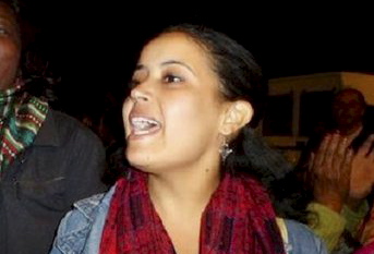 Die Aktivistin Fatima Zahra Ould Belaid steht in Tanger in 
Marokko vor Gericht
