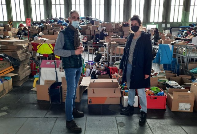 Michael Elias und Ina Pfingst von Tentaja freuen sich über die riesige Hilfs- und Spendenbereitschaft der Berliner*innen.