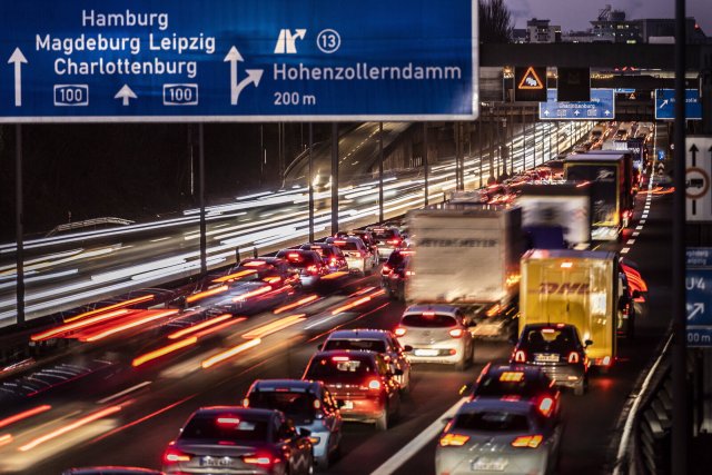 Das Bundesverkehrsministerium will für viel Geld eine neue Autoschneise durch Berlin schlagen – die A100 soll weiter wachsen.