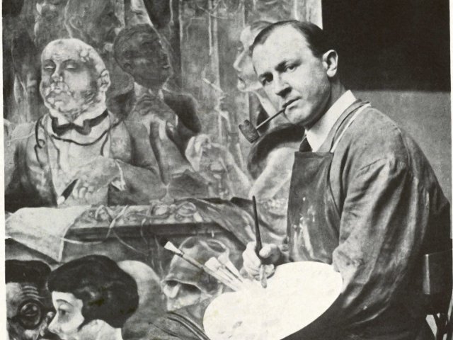 Der Künstler und Dadaist George Grosz in seinem Berliner Studio – hinter sich eine seiner Kapitalisten-Visagen. Eine Grosz’sche Zeichnung (rechts) in der »Prawda«. Die russische Publikation, gegründet 1913, ist eine der ältesten existierenden Tageszeitungen.
