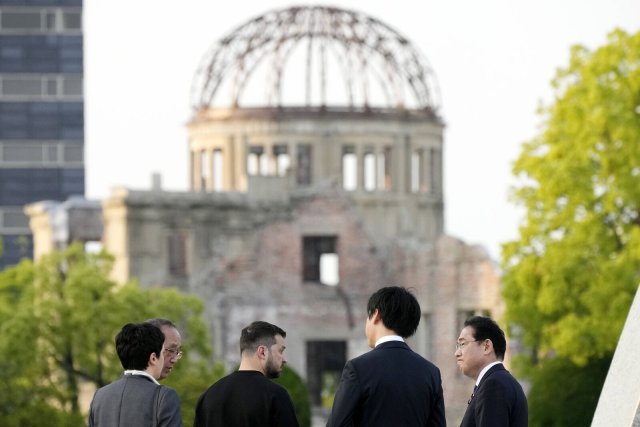 Der ukrainische Präsident Wolodymyr Selenskyj besucht am Sonntag mit dem japanischen Premier Fumio Kishida das Mahnmal für die Opfer des Atombombenabwurfs von Hiroshima