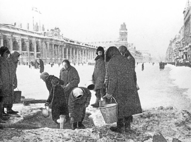 Auch an Trinkwasser mangelte es den Leningradern.