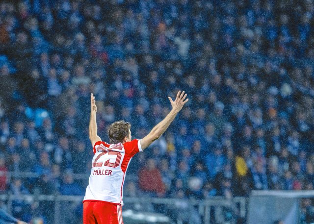 Fassungslos in Bochum: Solch eine Saison hat auch das Münchner Urgestein Thomas Müller noch nicht erlebt.