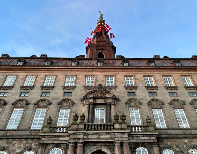 Europa und seine Wahlen sind vielen Dänen fern: dänische Flaggen...
