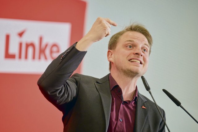 Mit Herz und Schnauze: Der Linke-Landesvorsitzende Maximilian Schirmer spricht beim Parteitag.