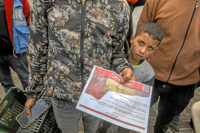 Per Flugblatt werden Bewohner von Rafah aufgerufen, sich in das einige Kilometer nördlich gelegene Al-Mawasi-Lager am Mittelmeer zu begeben.