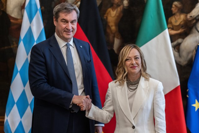 Bayerns Ministerpräsident Markus Söder (CSU) wird von der italienischen Regierungschefin Giorgia Meloni zu einem Treffen im Palazzo Chigi in Rom empfangen.