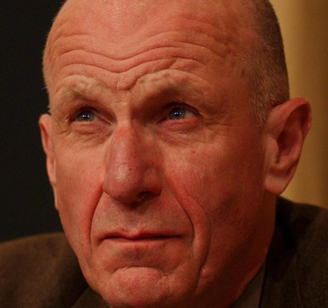 Georg Fülberth hat von 1972 bis 2004 als Professor für Politikwissenschaft
an der Universität in Marburg gelehrt.