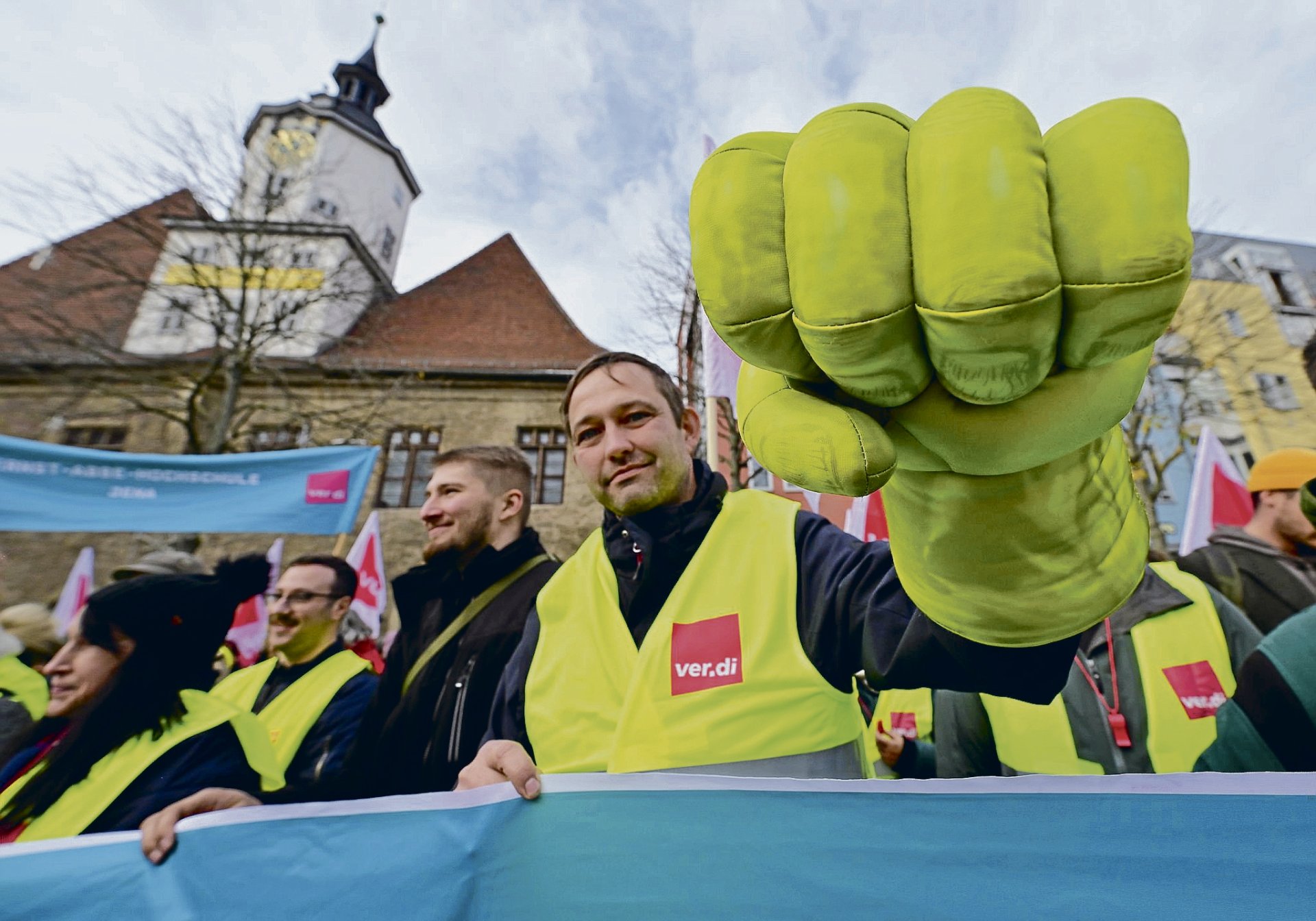Gewerkschaften: Die Streikwelle rollt | nd-aktuell.de