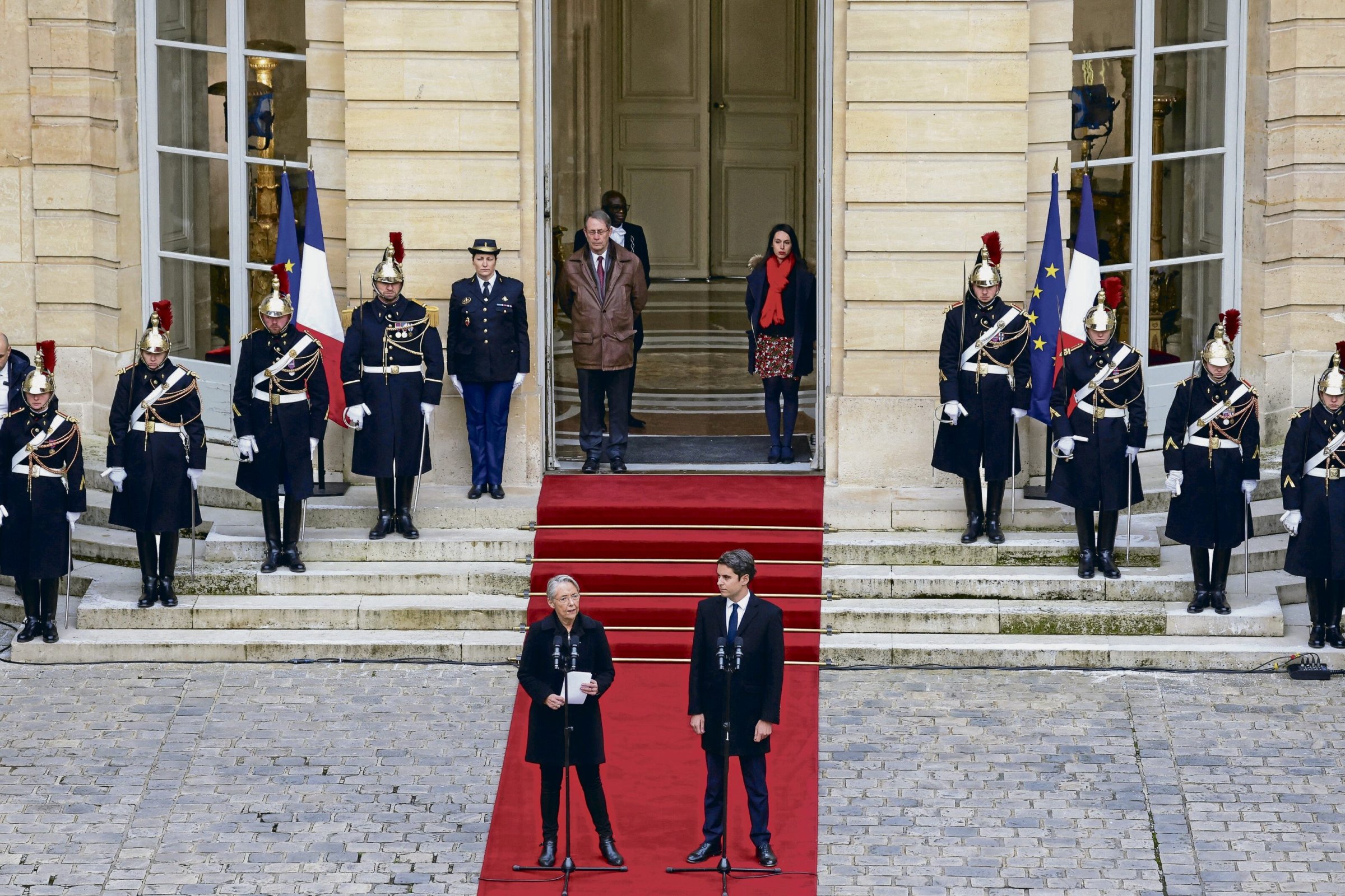 Nouveau gouvernement en France : Macron s’enfuit