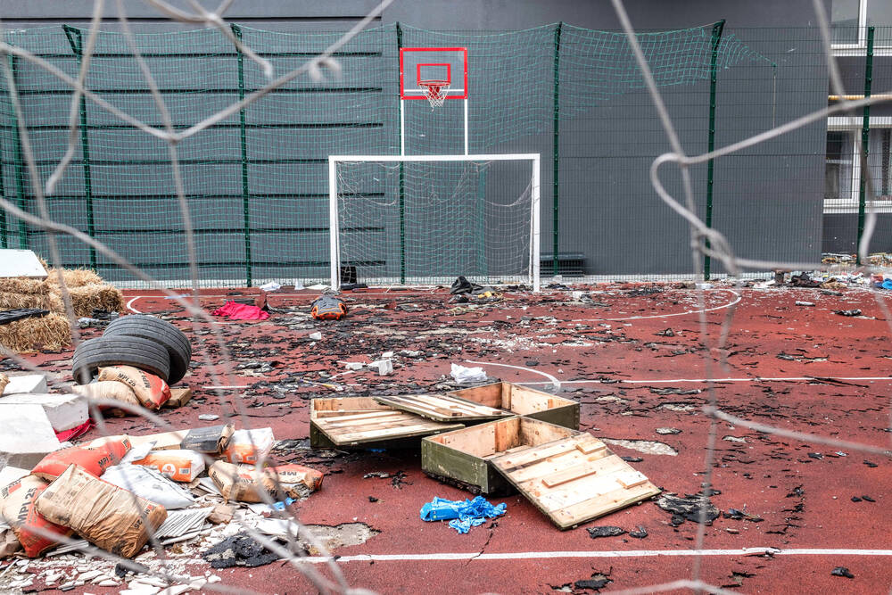 Deux ans de guerre en Ukraine : le sport au quotidien en temps de guerre : le football sous alerte à la bombe