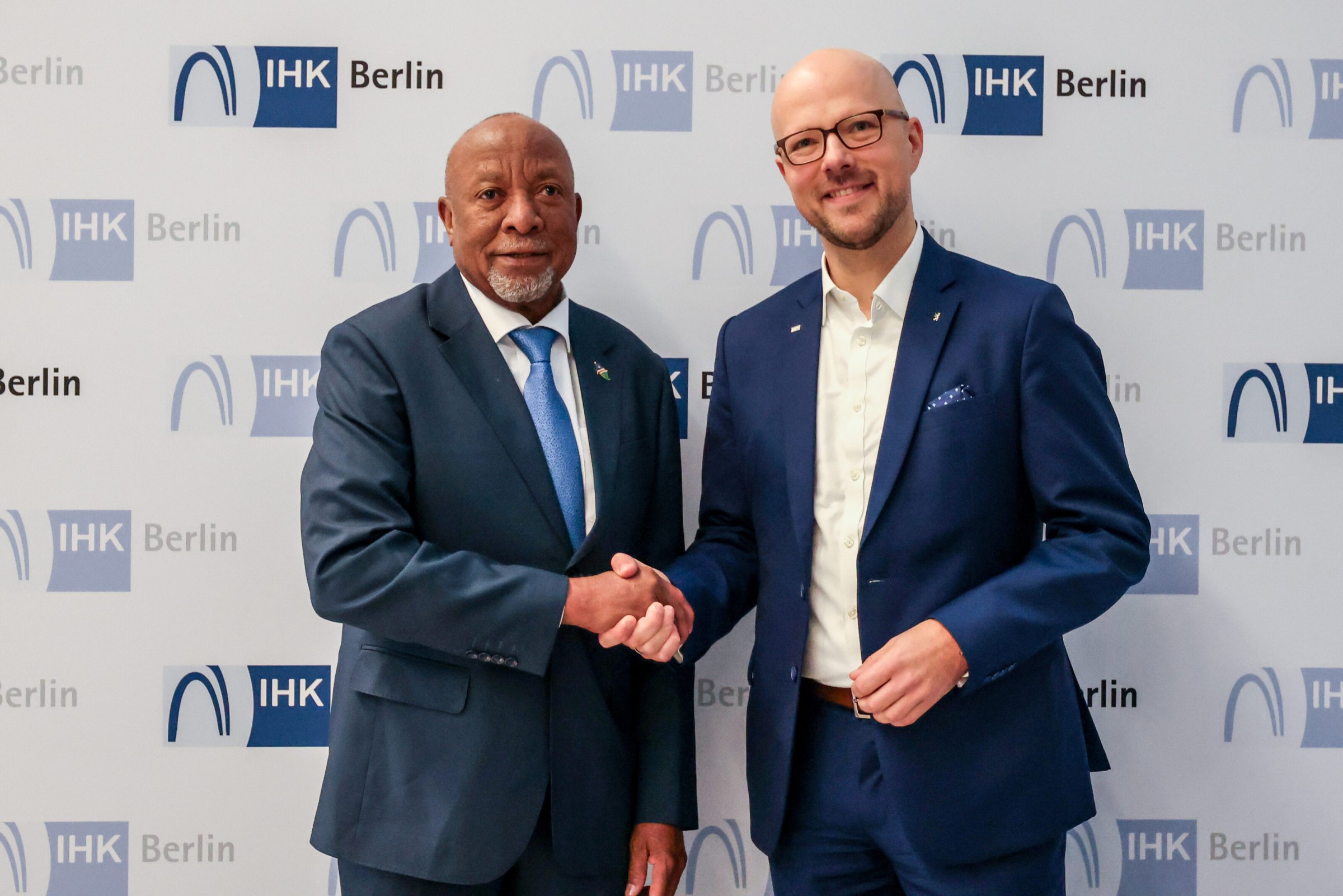 Internationale-Beziehungen-Mit-Arbeitern-aus-Namibia-gegen-den-Fachkr-ftemangel-in-Berlin