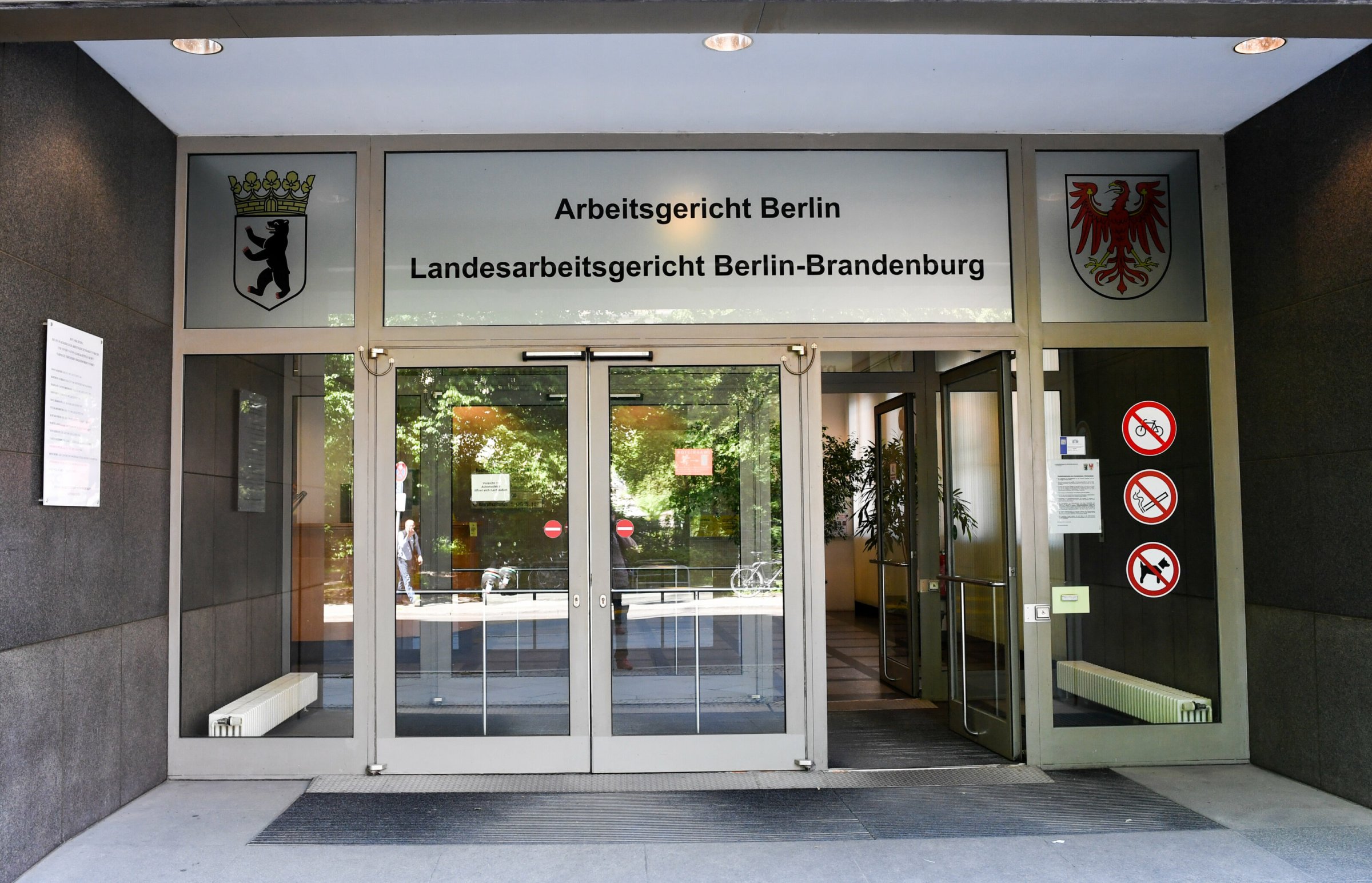 Arbeitsrecht-Akkon-Hochschule-Berlin-Motiv-Rassismus-bleibt-ungepr-ft