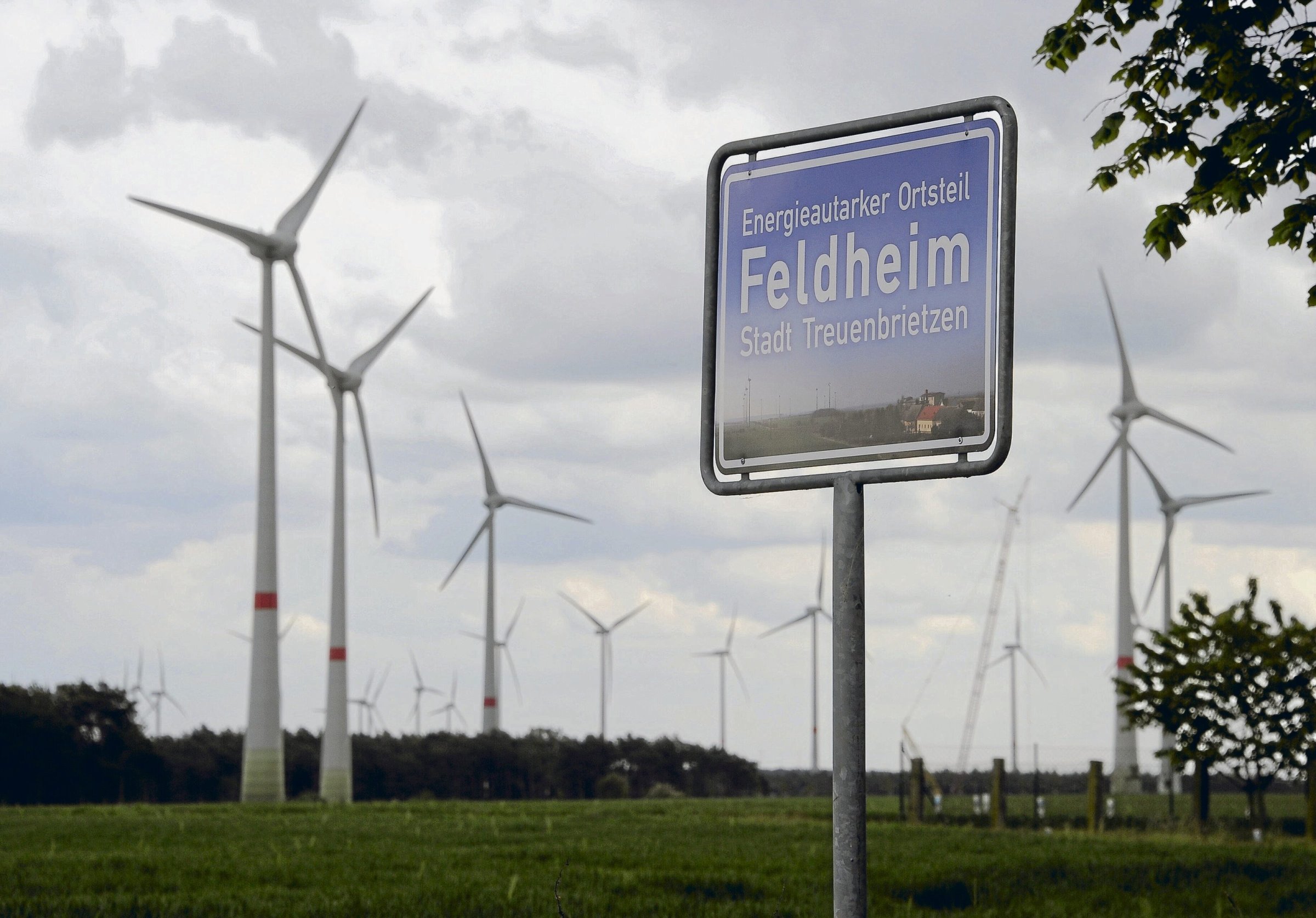 Energiewende-Energiewende-Wo-auf-drei-Menschen-ein-Windrad-kommt