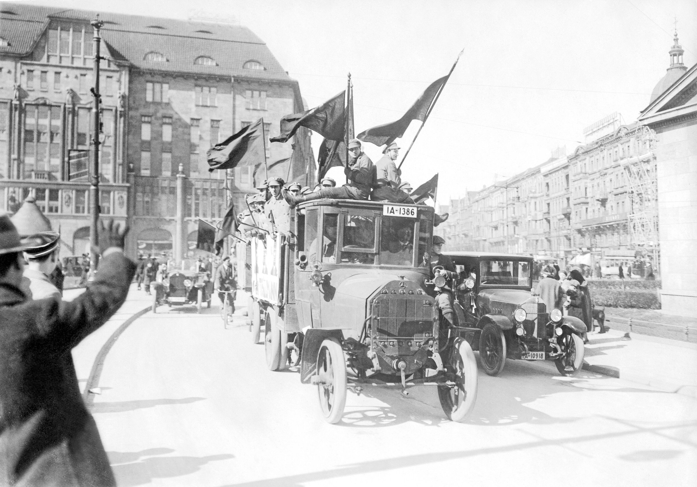 Geschichte-der-Arbeiterbewegung-Zwischen-Bruderkampf-und-Einheitsfront