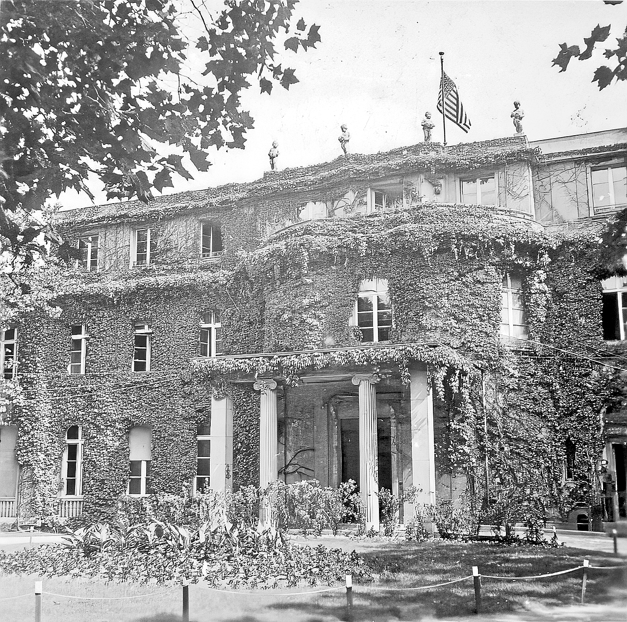 Shoa-Ein-j-discher-US-Soldat-im-G-stehaus-der-SS