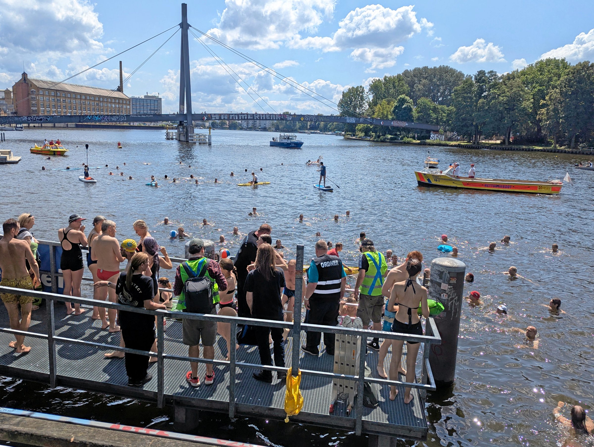 Uferwege-Berlin-Direkter-Weg-durch-die-Spree