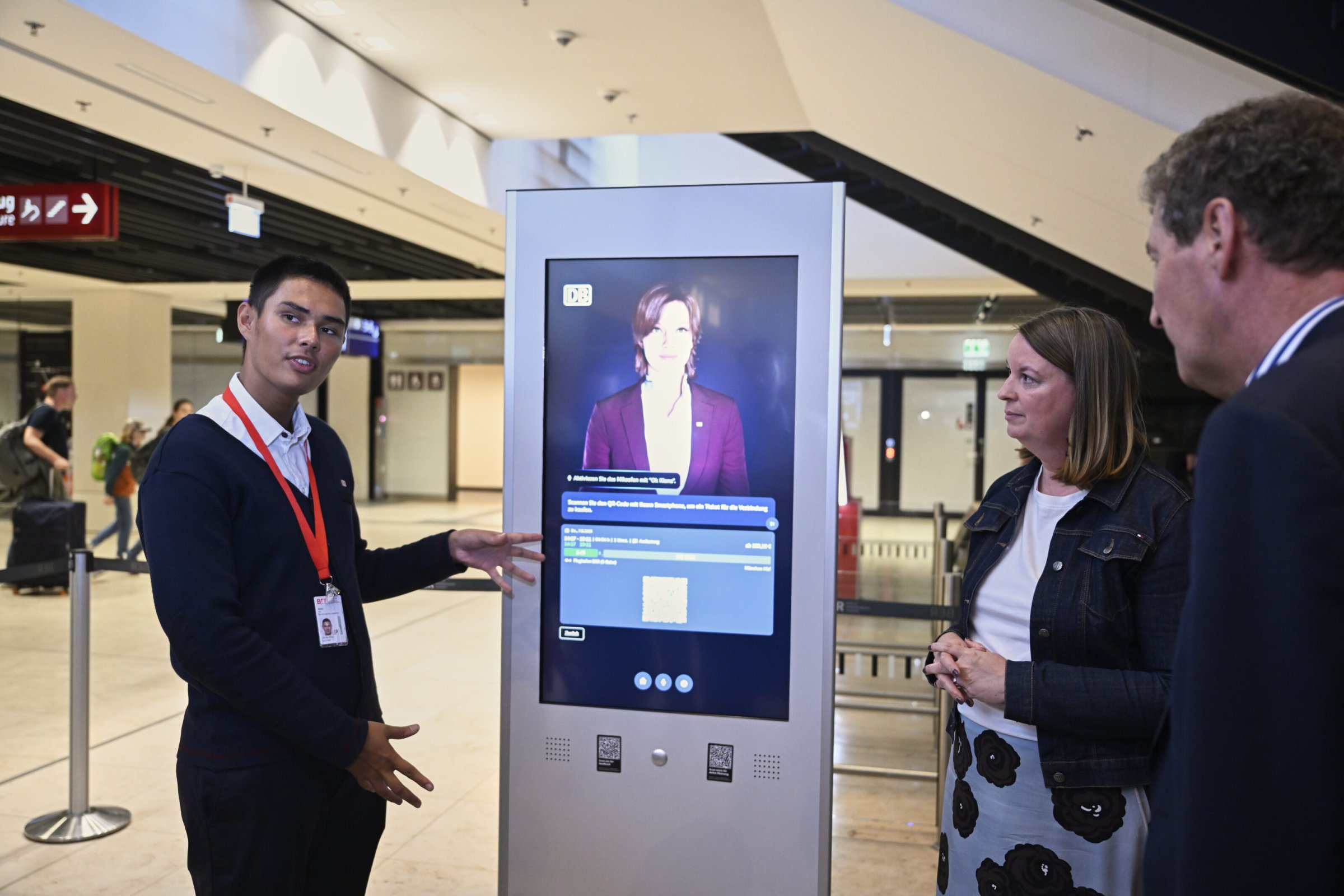K-nstliche-Intelligenz-Berlin-Digitalexperiment-am-lebenden-Reisenden