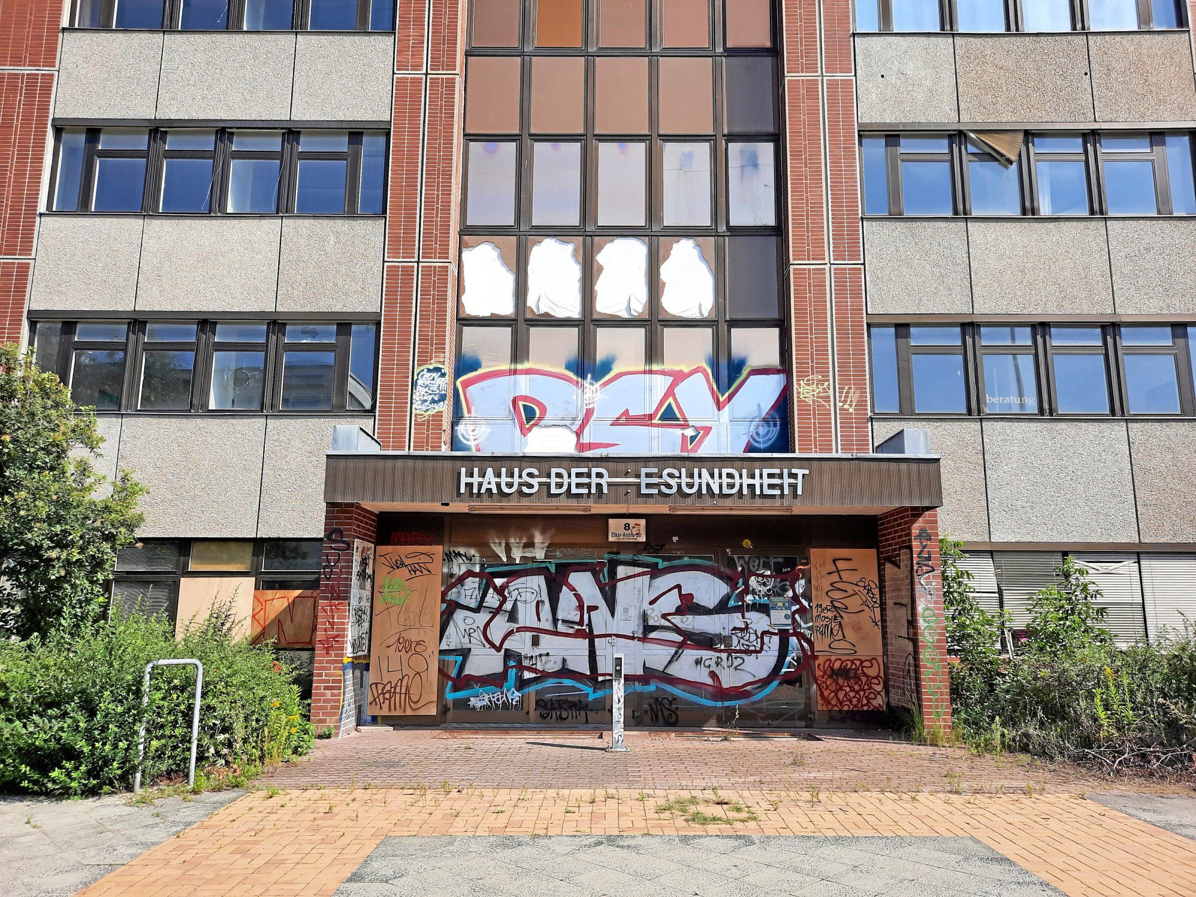 Haus-der-Gesundheit-Marzahn-Hellersdorf-Verfall-statt-Versorgung-durch-rzte