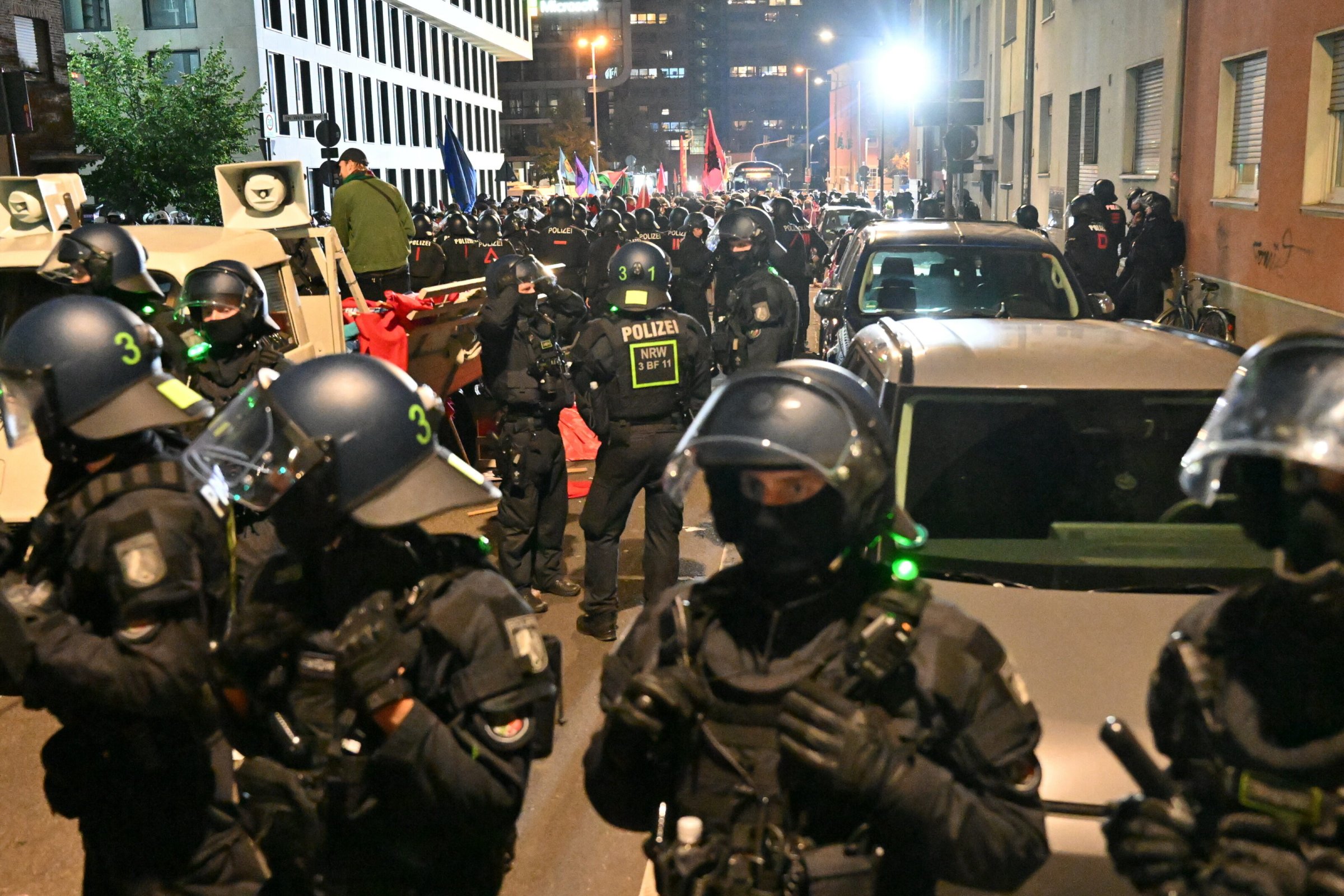 Massive-Polizeirepression-Rheinmetall-entwaffnen-Brutaler-K-lner-Kessel
