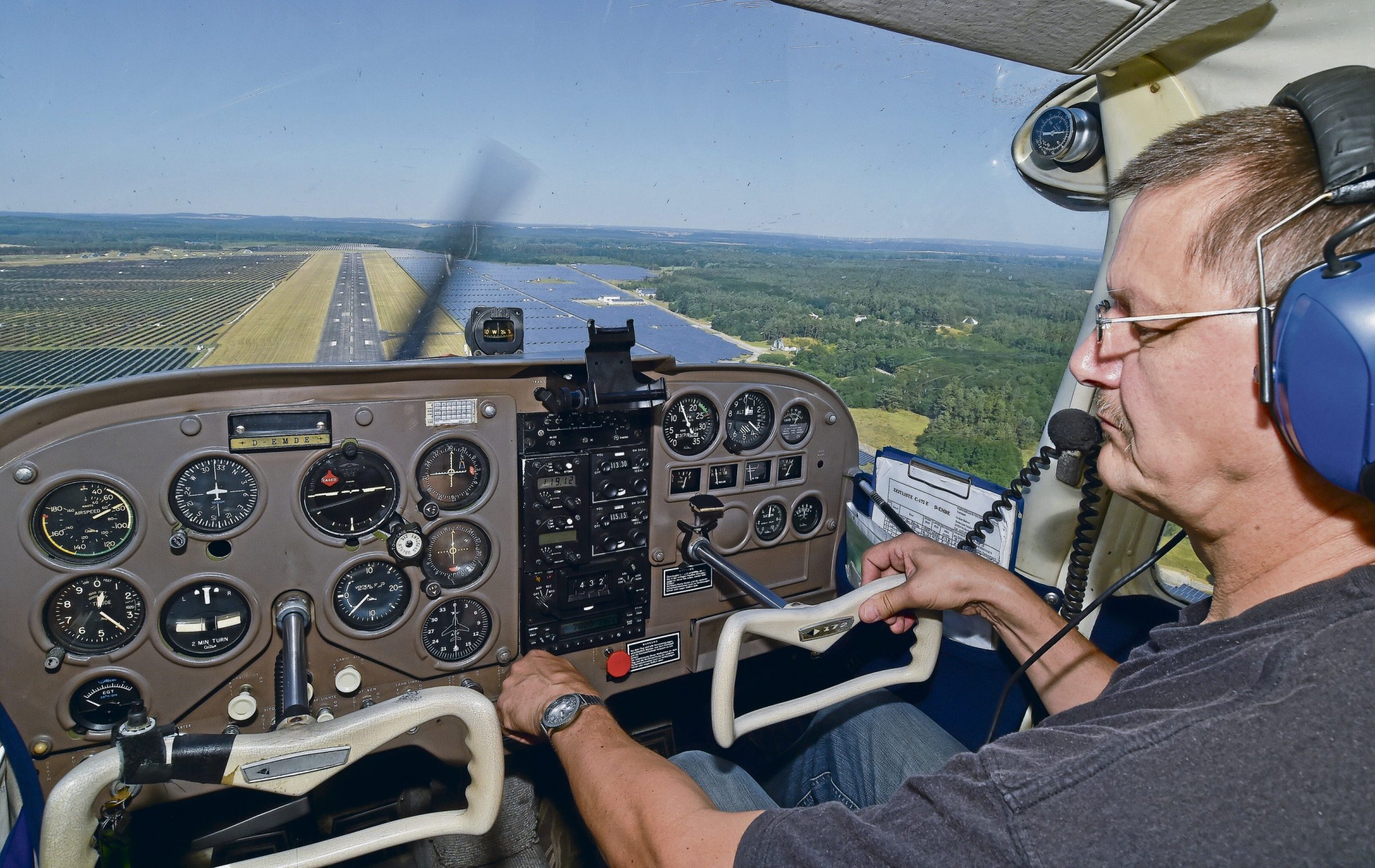 Ausweichflughafen-Im-Blindflug-nach-Neuhardenberg