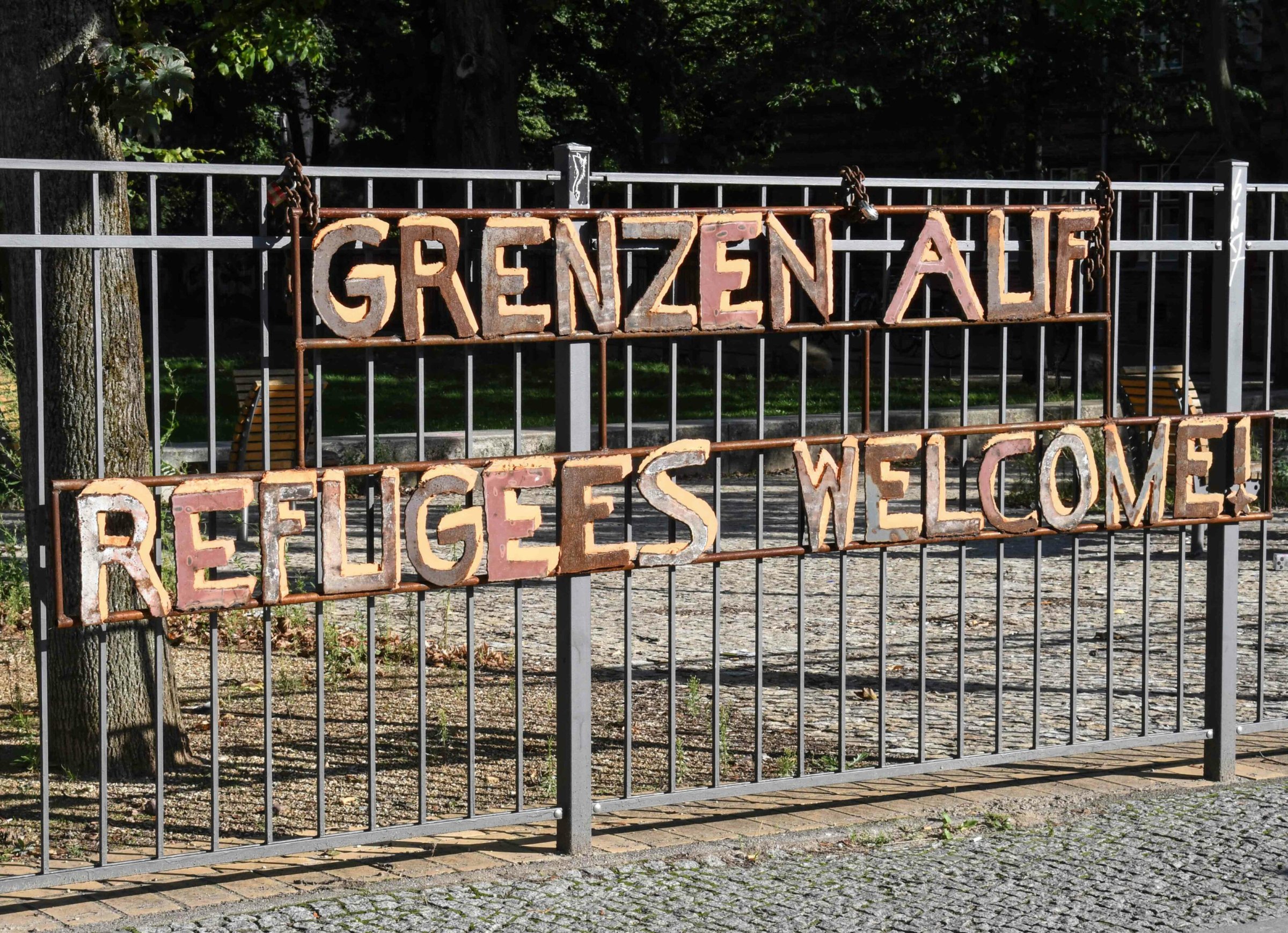 Gefl-chtete-Berlin-Tegel-Bewegungsfreiheit-statt-Isolation