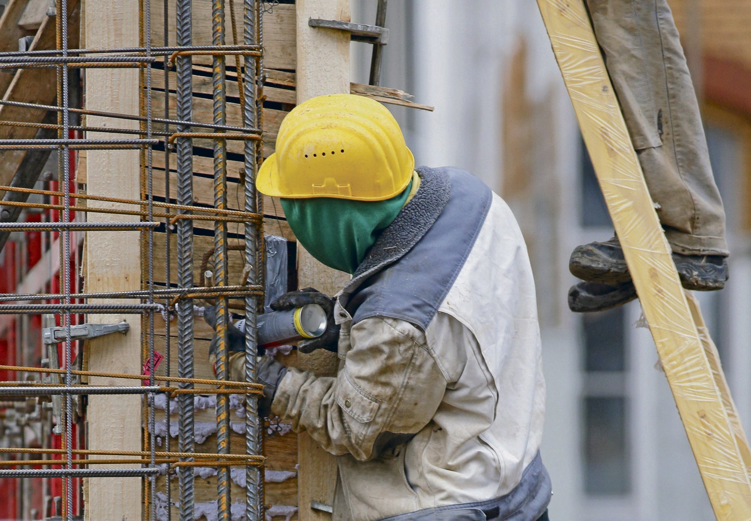 Arbeitsbedingungen-Arbeit-auf-der-Baustelle-Wenn-der-Chef-die-Stunden-aufschreibt