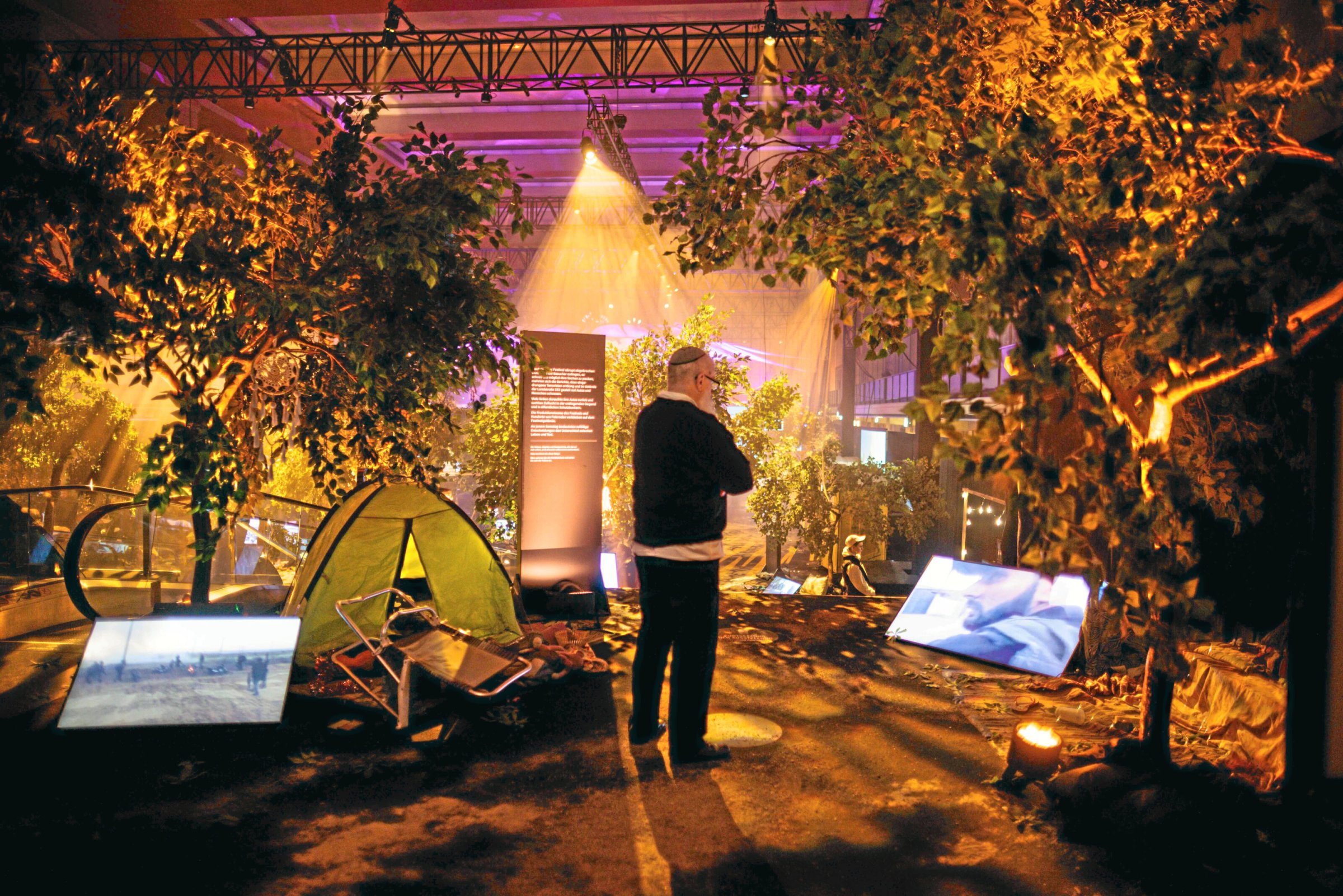 Ausstellung-zum-7-Oktober-2023-Ausstellung-in-Berlin-Instrumentalisierte-Hamas-Opfer
