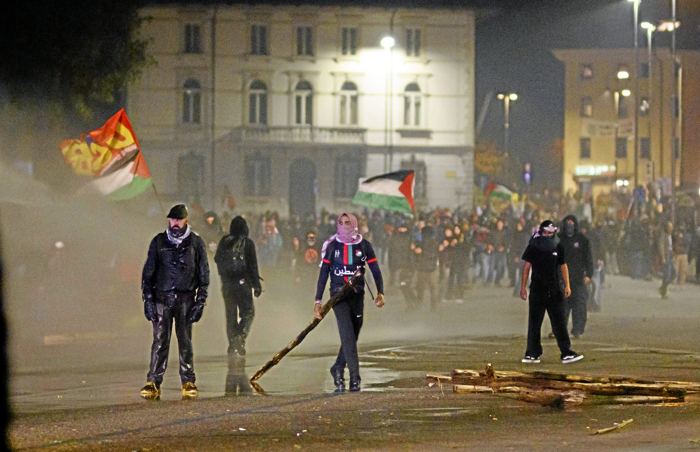 WM-Qualifikationsspiel | Udine: Heftige Proteste beim Spiel Italien vs. Israel