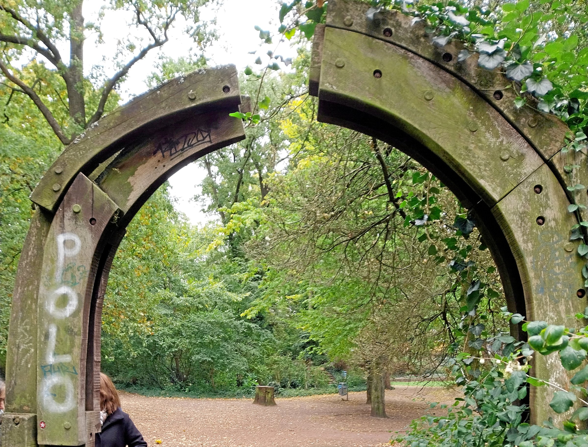 Einheitsgedenken-36-Jahre-Mauerfall-Ein-Denknach-in-Berlin-Pankow