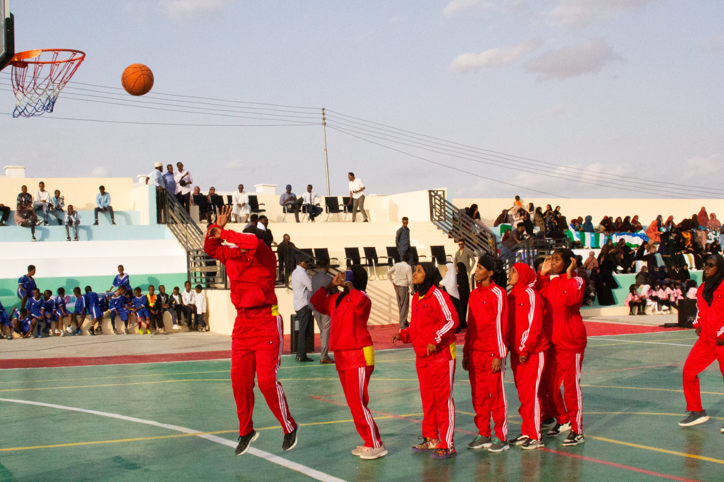 Empowerment-Somalia-Trainingsanzug-statt-bodenlangen-Kleidern
