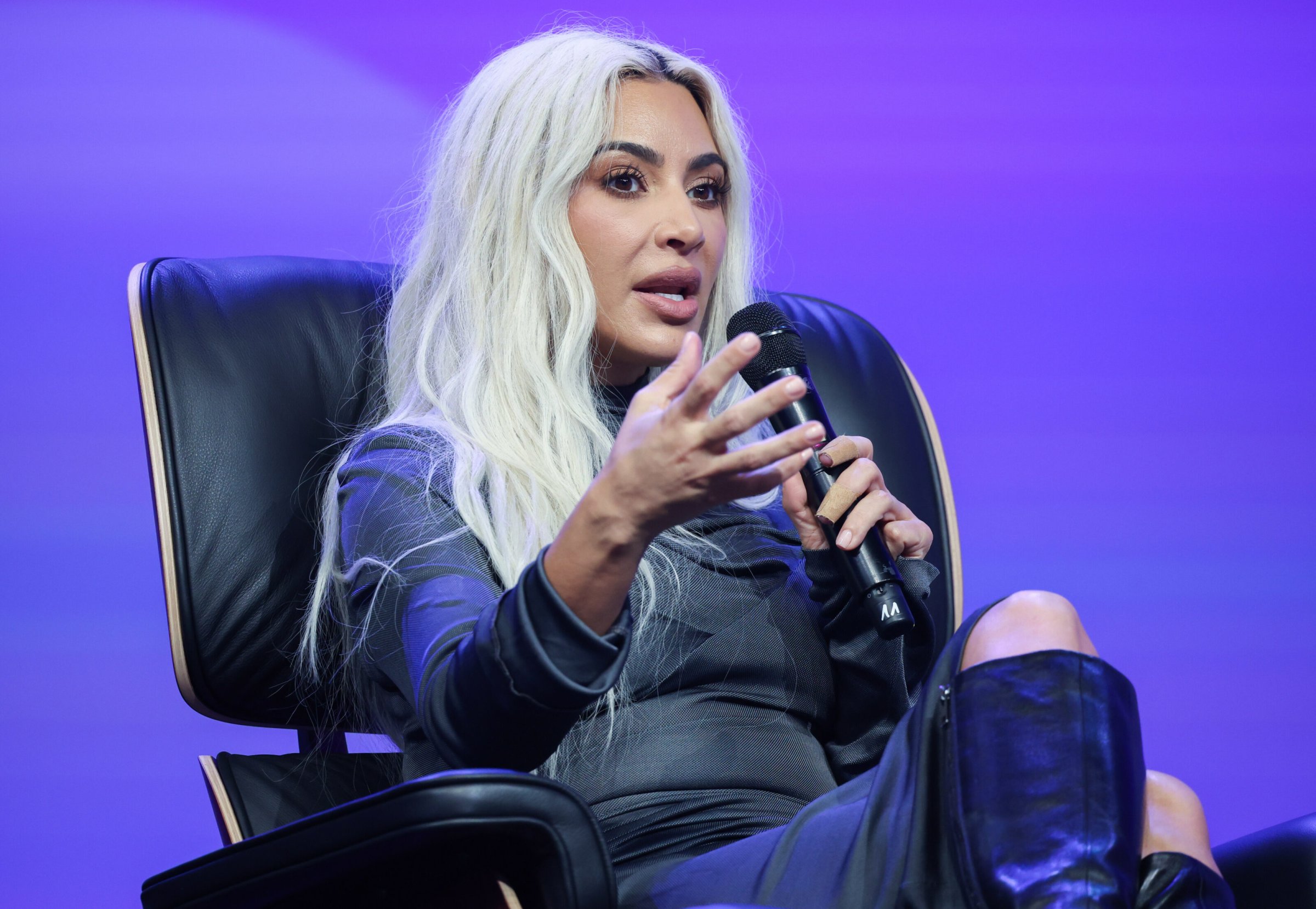 Anwaltspr-fung-in-Kalifornien-Kim-Kardashian-Ein-kleiner-Flausch-Best-ndigkeit