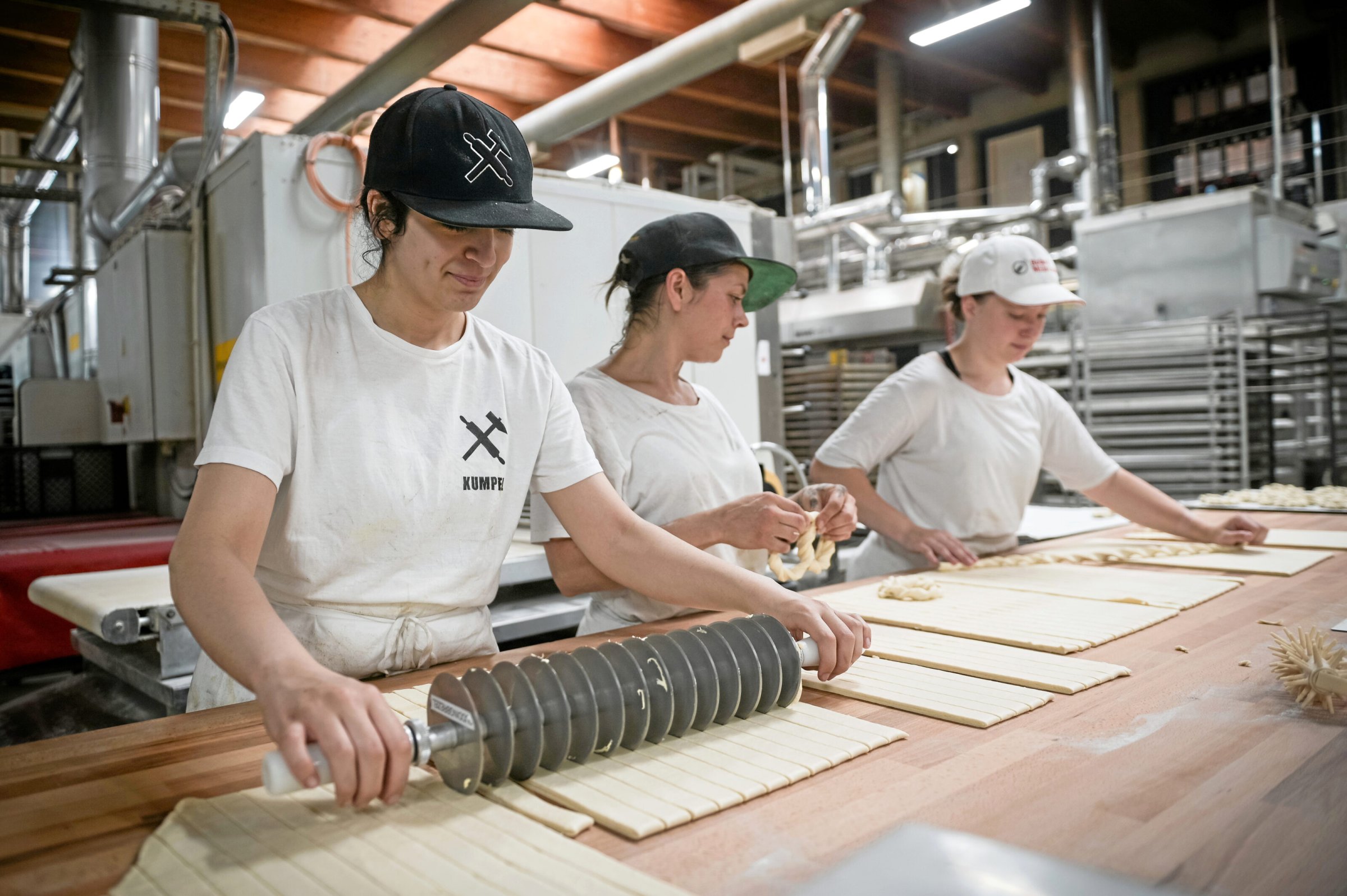 Warum soll der Ausbildungsplatz ein Argument für ein Bleiberecht sein? Menschlichkeit allein würde doch schon reichen.
