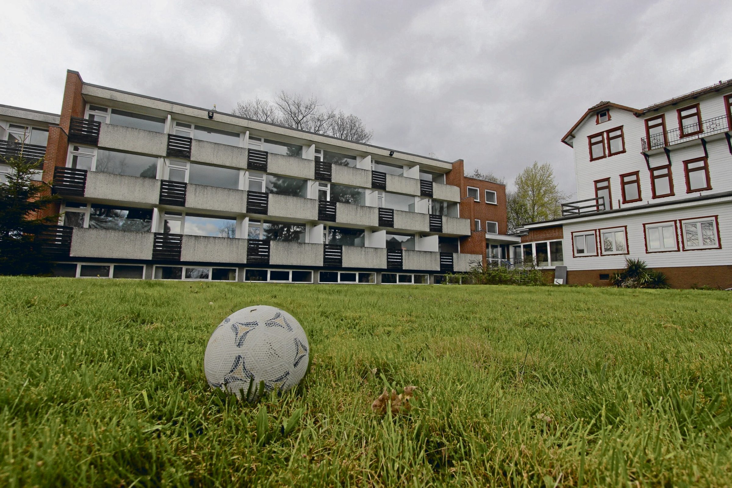 Gefl-chtete-Gefl-chtete-Behandelt-wie-im-Gef-ngnis-