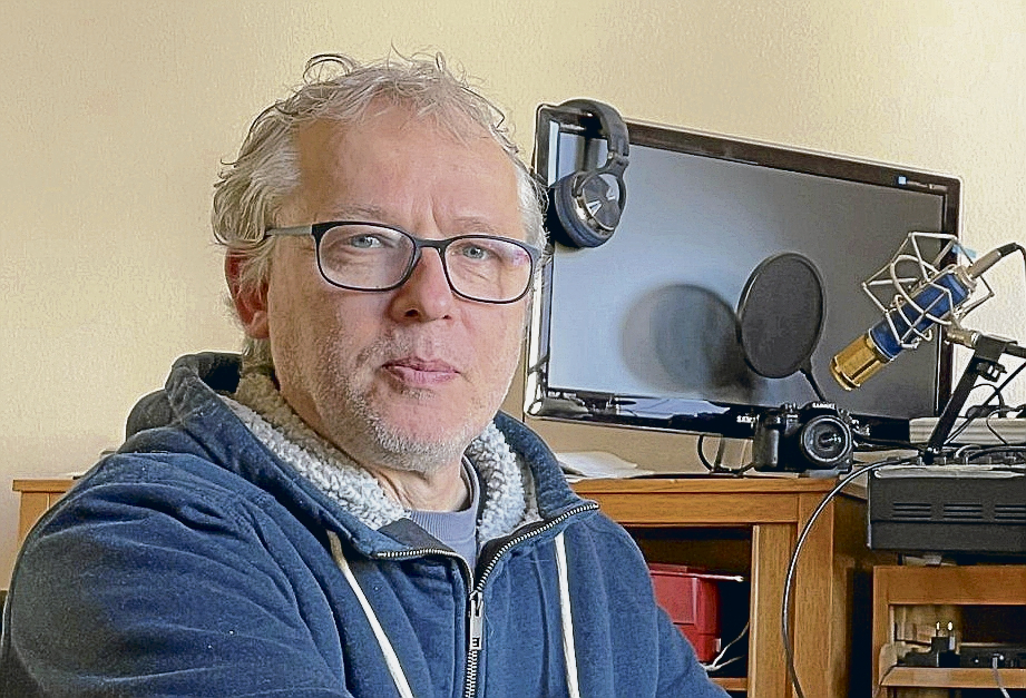 Kirche-Joachim-Schaefer-Mit-der-Kamera-gegen-rechte-Gewalt