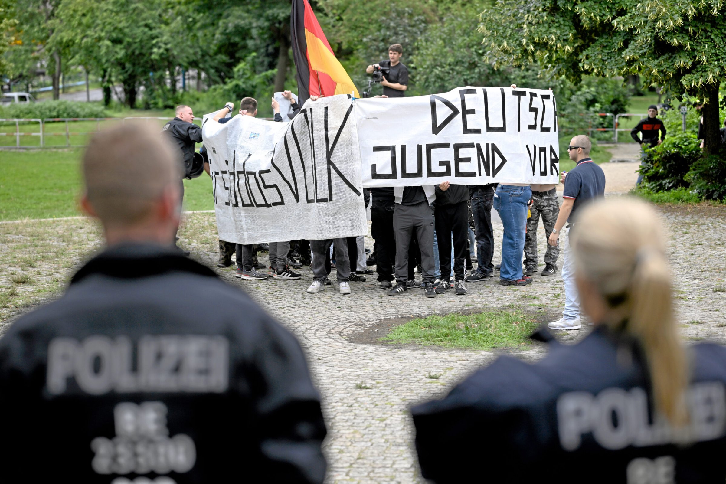 Extrem-Rechte-Neonazis-in-Berlin-Von-der-Clique-zur-Partei