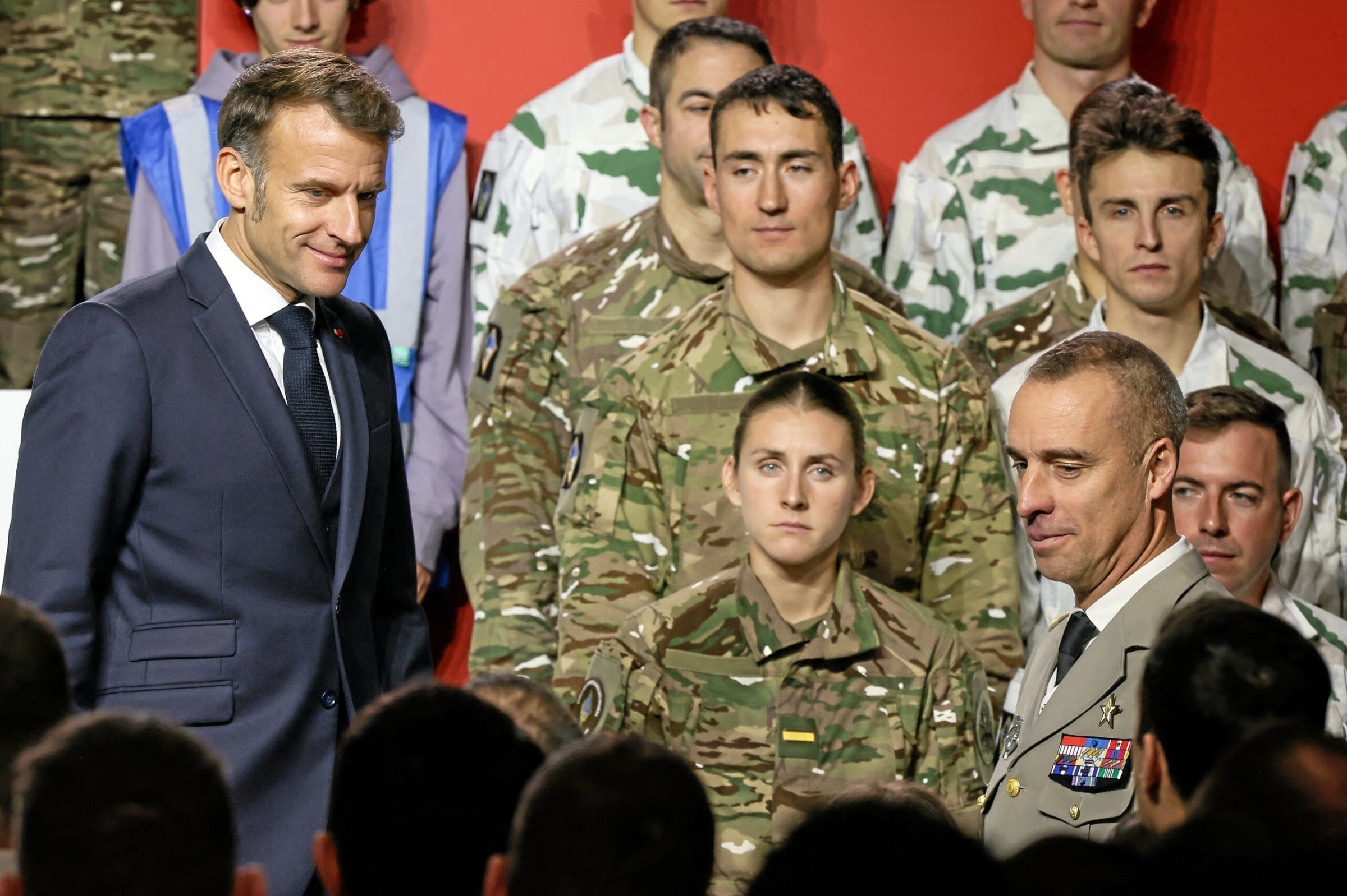 Frankreich-Macron-Verzweifelt-und-kriegsbereit