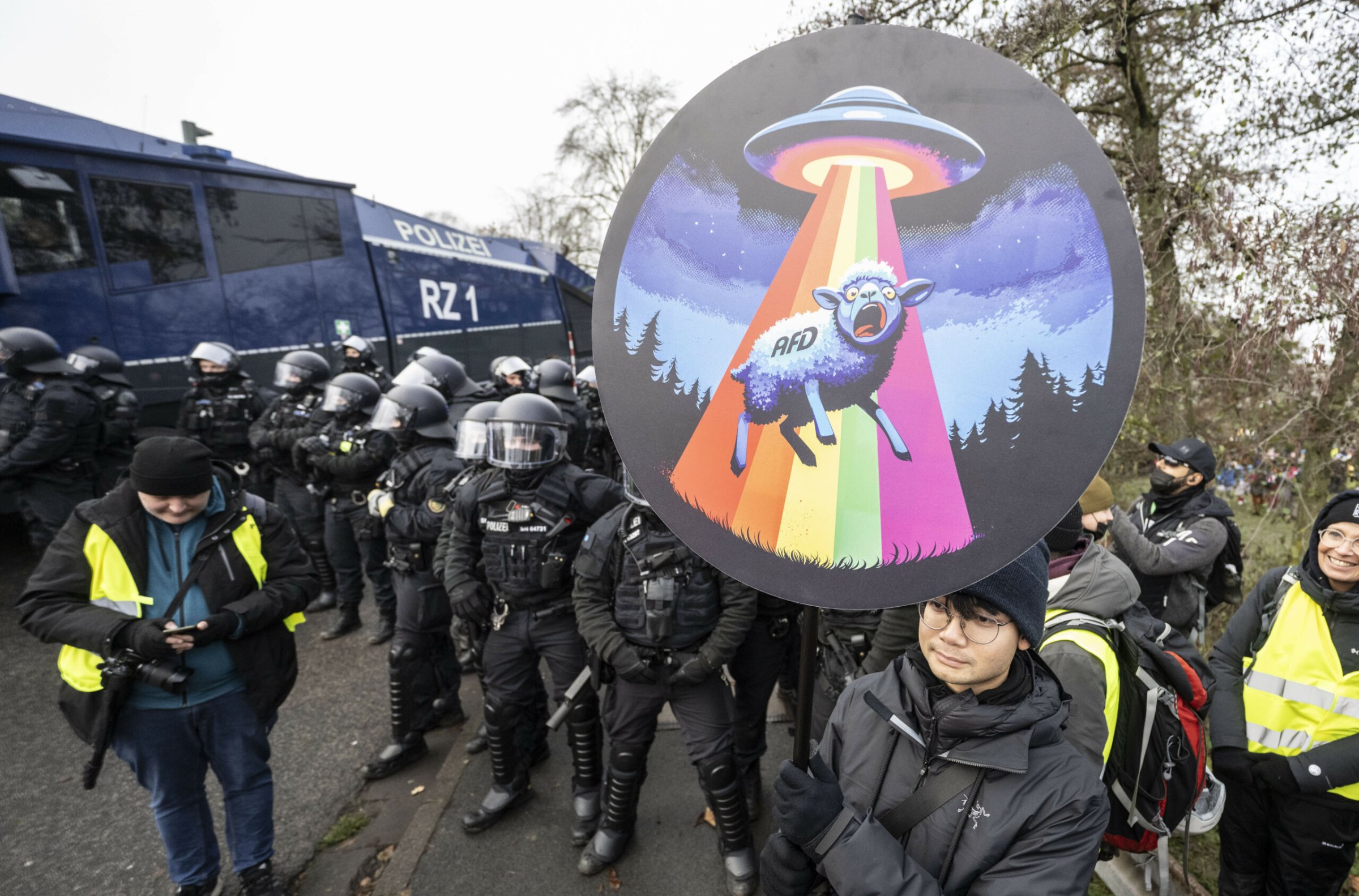 Anti-AfD-Protest | Grunzgeschrei gegen »Widersetzen«