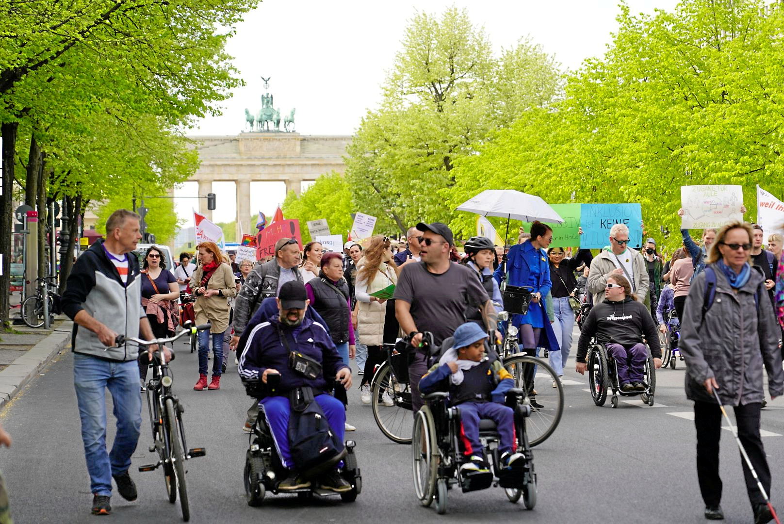 Inklusion-Berlin-Gleicher-Lohn-f-r-Pers-nliche-Assistenz