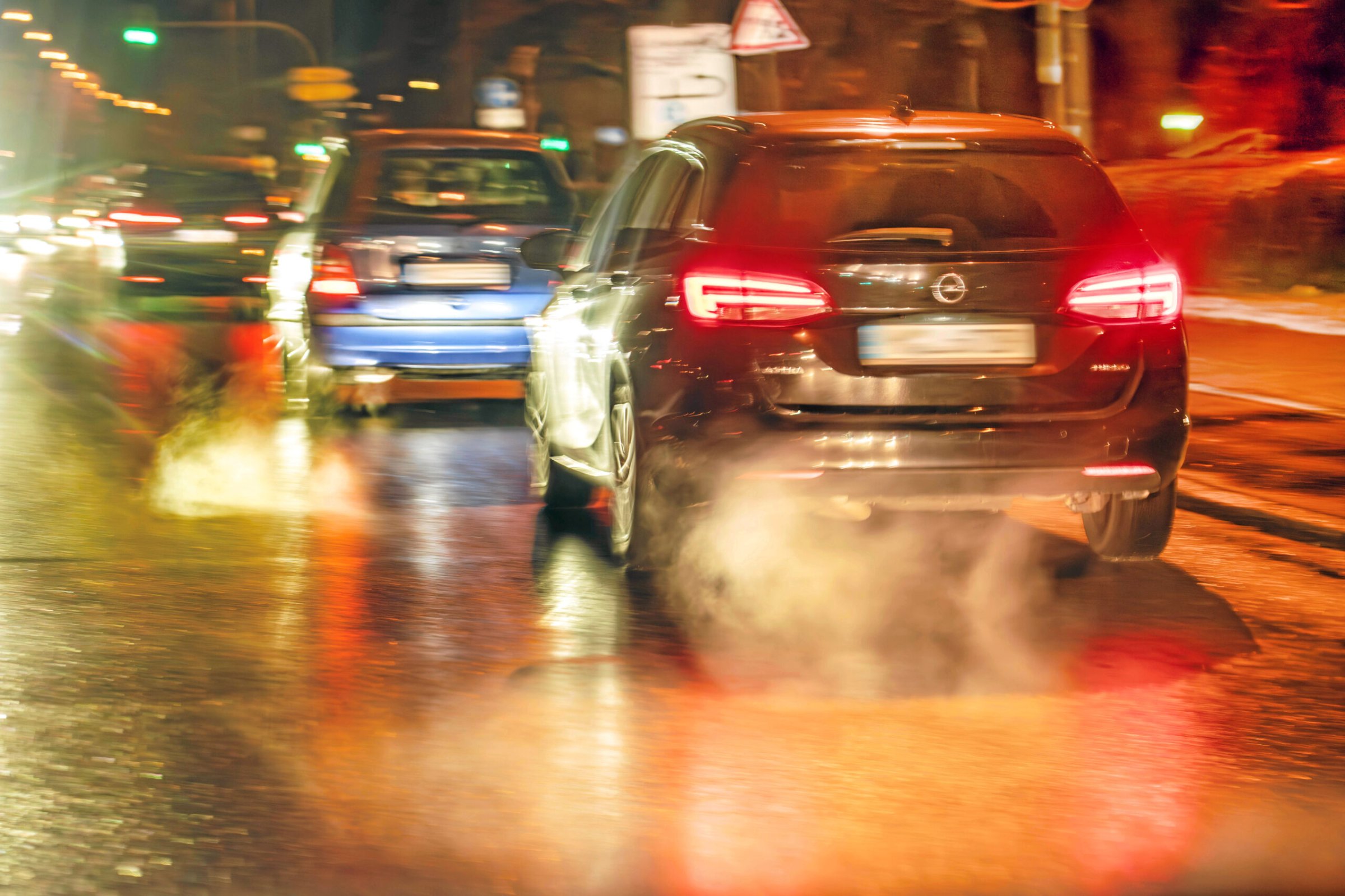 Verbrenner-Verbot-Das-Verbrenner-Auto-steht-unter-Strom