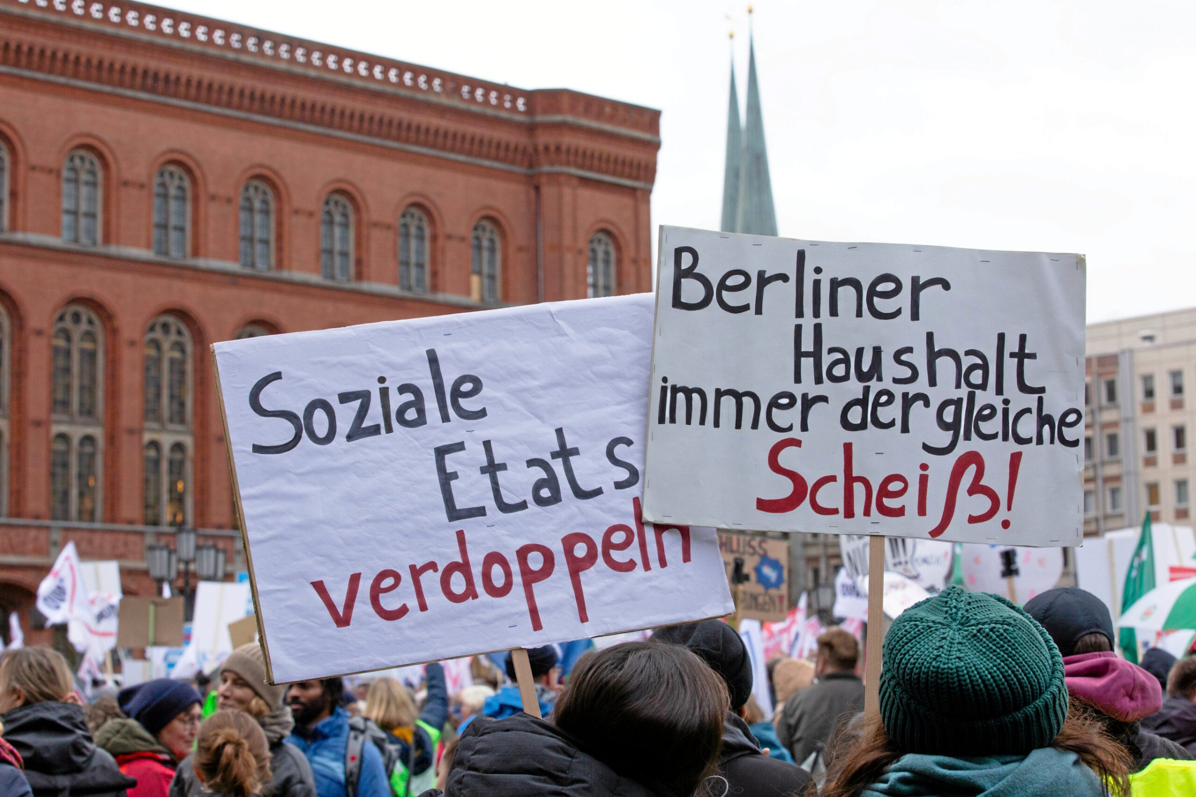 Arbeitskampf-Freie-Tr-ger-wilder-Streik-Krankenschein-als-Helferlein