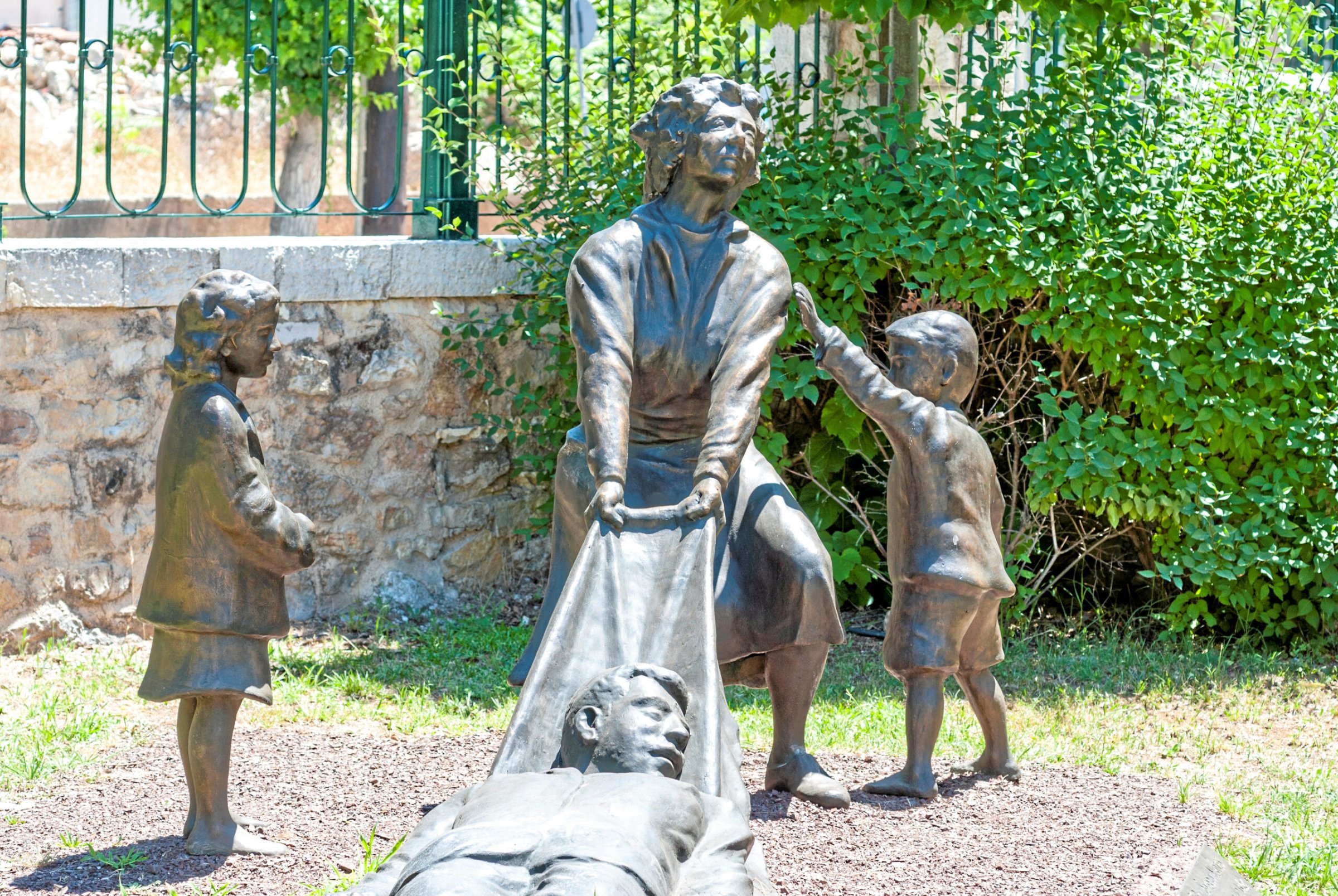 NS-Verbrechen-Gedenken-an-NS-Verbrechen-Das-Kreuz-von-Kalavryta