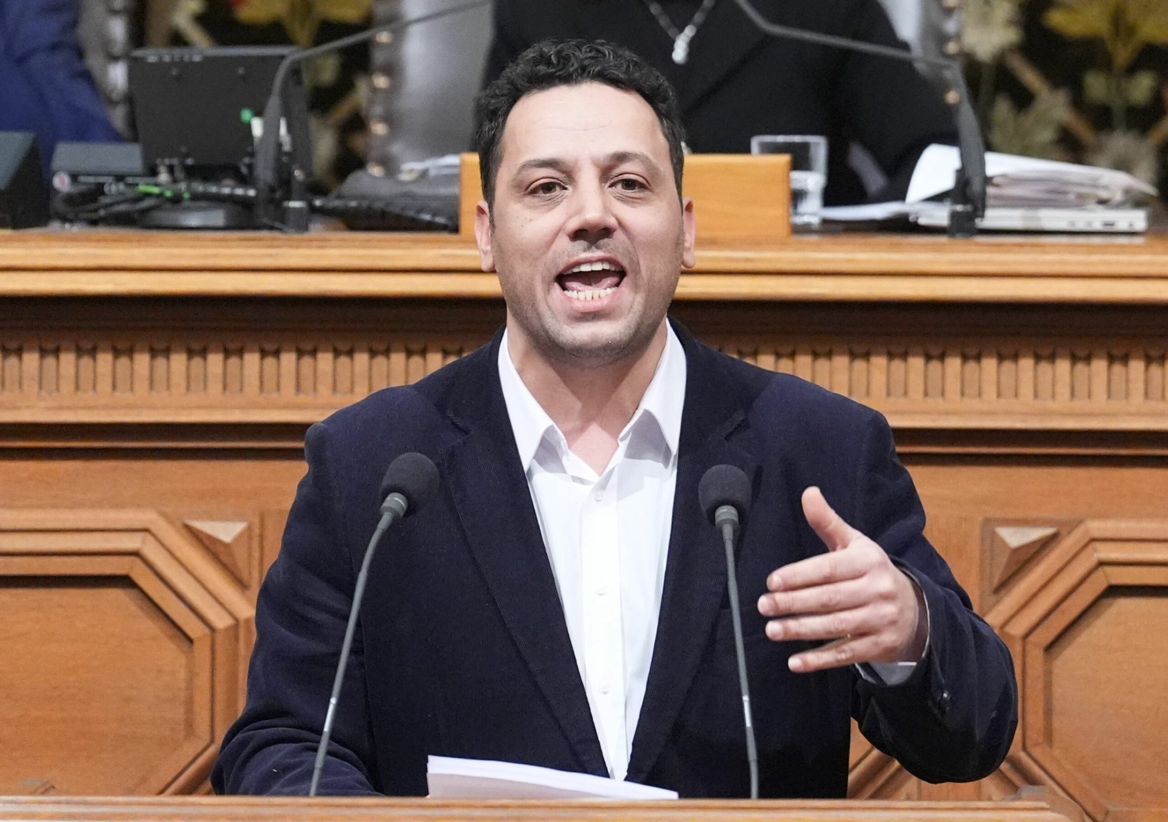 Verfassungsschutz-Stoppschild-f-r-Verfassungsfeinde