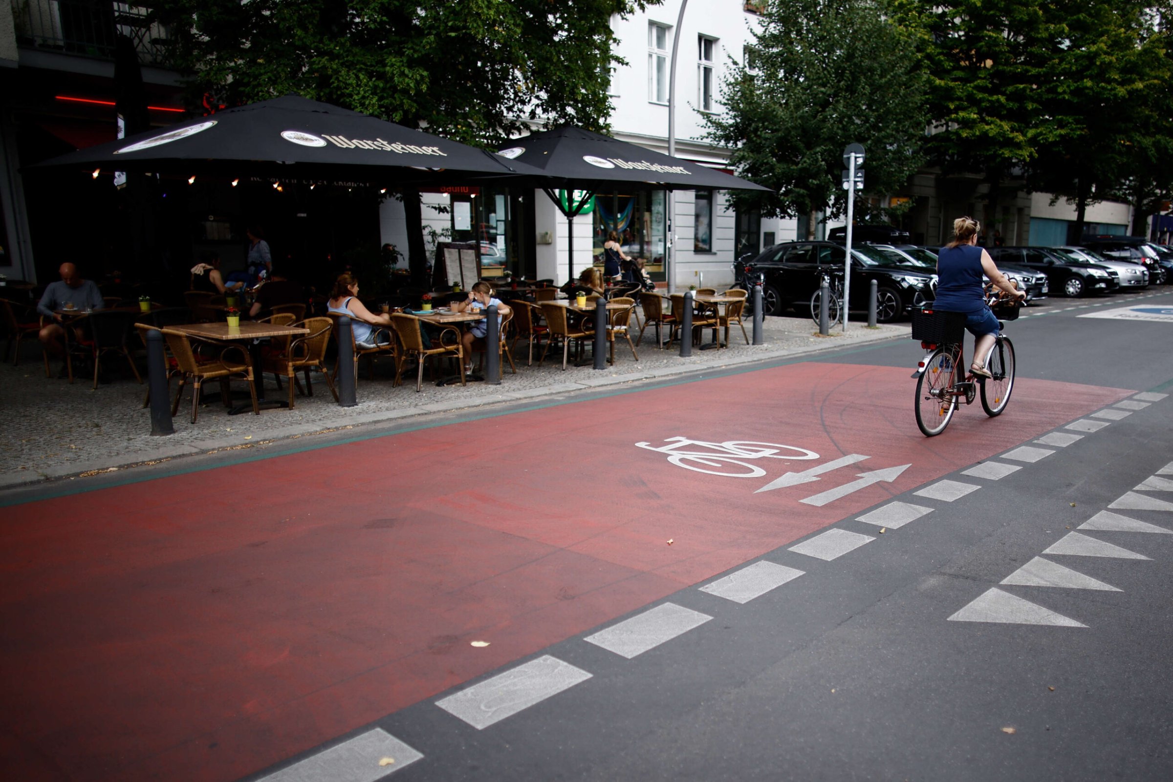 -Fahrradstra-e-Poller-und-Poesie