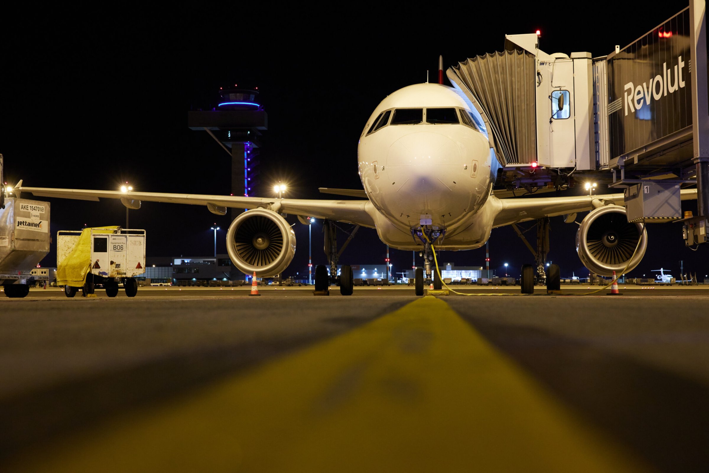 Flugl-rm-Verkehrssenatorin-tr-umt-von-dritter-Startbahn-am-BER