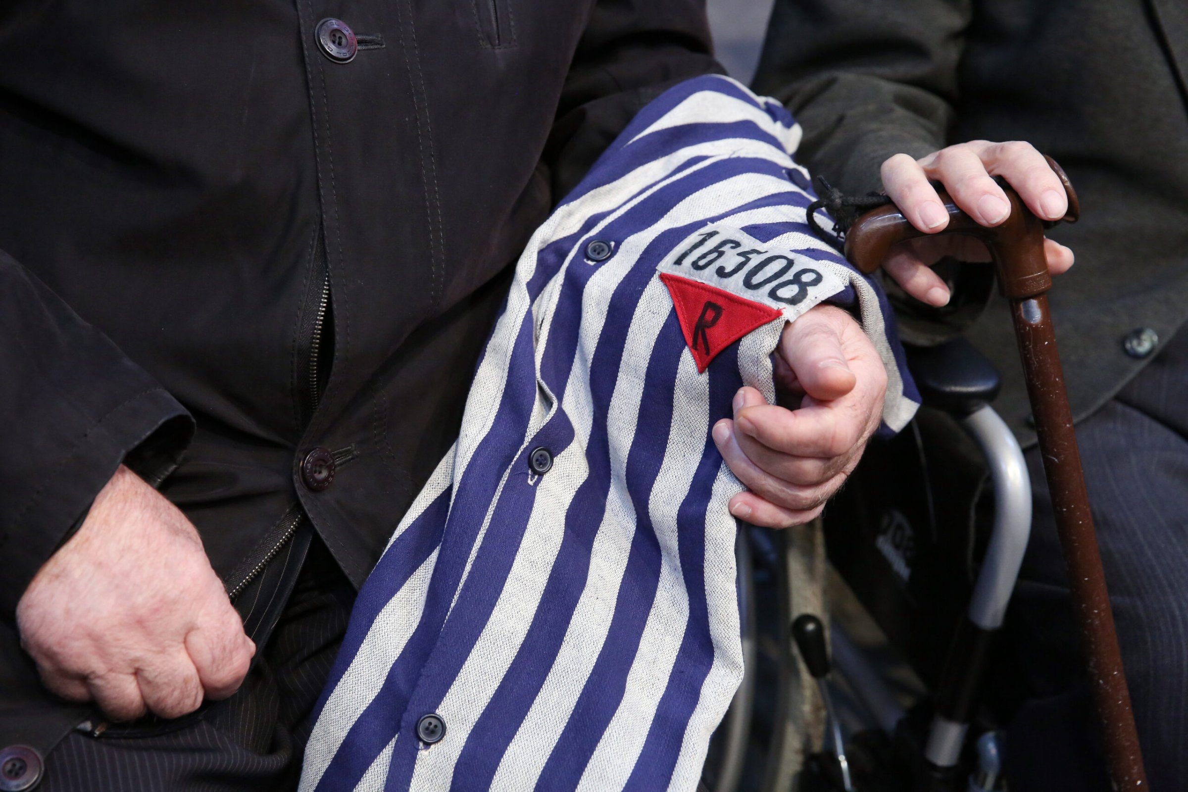 Justiz-Potsdam-Anklage-wegen-roter-Drei-ecke-zur-ckgenommen