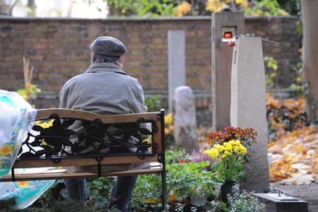Trübe Aussichten für die Ost-Rentner von morgen? Das soziale Gefälle ist auch fast 20 Jahre nach der Einheit nicht beseitigt.