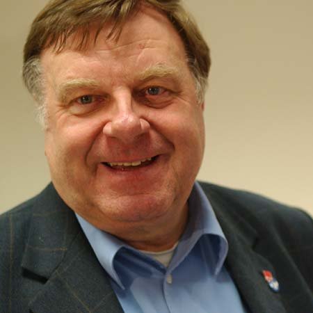 Der langjährige Friedensaktivist (61) ist Fraktionsvorsitzender der LINKEN im hessischen Landtag.