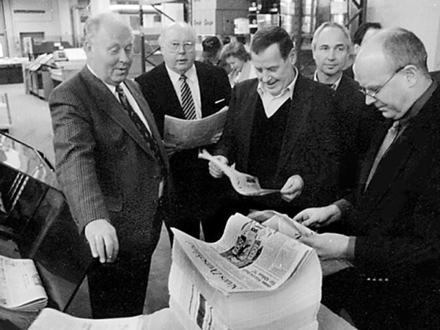 Erster Druck der Zeitung im Druckhaus Schöneweide, im Jahr 1996.