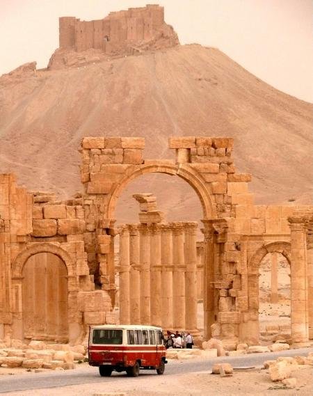 Nur ein Fünftel von Palmyra ist bislang aus dem Wüstensand freigelegt.